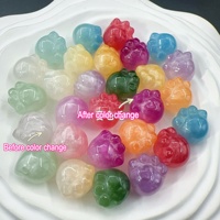 Perles en résine UV à changement de couleur en forme de patte de chat et de patte d'ours, pour bracelets DIY, chaînes de téléphone et perles d'espacement, vente en gros, couleurs assorties