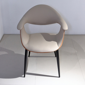 Poltrona in Pelle PU Bicolore <span class=keywords><strong>Crema</strong></span> Beige e Marrone con Gambe in Metallo Nero Affusolate - Product Image 6