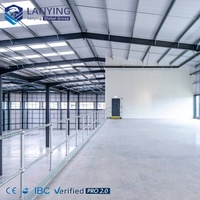 Bâtiment métallique préfabriqué à grande portée, entrepôt à structure en acier à deux étages avec panneaux solaires, à vendre