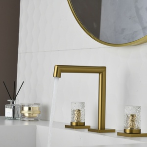 <span class=keywords><strong>Robinet</strong></span> de salle de bain à trois trous en verre cristal avec bec en U inversé à angle droit, finition or brossé - Product Image 3