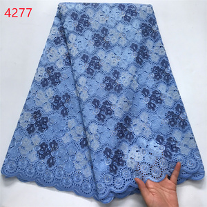 4277 Vente en gros <span class=keywords><strong>de</strong></span> dentelle suisse <span class=keywords><strong>de</strong></span> haute qualité avec strass, tissus <span class=keywords><strong>de</strong></span> dentelle en coton africain nigérian pour robes <span class=keywords><strong>de</strong></span> mariée pour femmes - Product Image 3