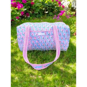 Bolsa de lona acolchada de algodón hecha a mano, interior espacioso con asas cómodas, ligera, duradera y elegante para viajes y gimnasio. - Product Image 3