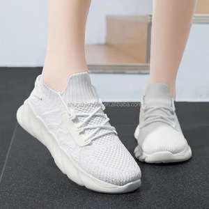 Nouveau Designer Femmes Sports Casual Sneakers <span class=keywords><strong>Top</strong></span> <span class=keywords><strong>Sider</strong></span> Brodé Fly Knit Upper Style Coréen Tendance De La Mode - Product Image 1