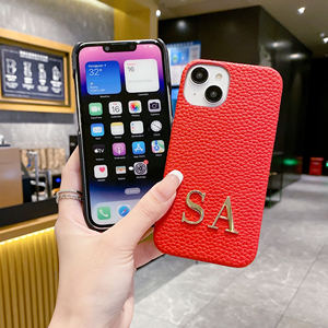 <span class=keywords><strong>Initiales</strong></span> personnalisées étui de téléphone en cuir PU pour <span class=keywords><strong>iPhone</strong></span> 13 14 15 Pro Max conception de lettre en métal personnalisé - Product Image 4