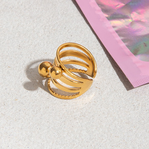 แหวนสแตนเลสสีทองสไตล์มินิมอล ดีไซน์ลูกบอลโปร่งหลายชั้น ของขวัญเครื่องประดับสำหรับทุกเพศ - Product Image 4