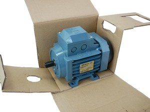 Motor M2VA71A-4 de 0.25kW y 1410rpm con Comunicación RS485 para PLC con 24/16 E/S - Product Image 2