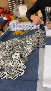 Nhà Máy Tùy Chỉnh 25Mm Đen Anodized Nhôm G Móc Mạnh Mẽ Có Thể Điều Chỉnh Ba Lô Trọng Lượng Nhẹ Khóa - Product Image 5