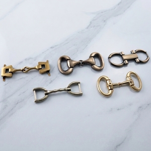 Hebillas <span class=keywords><strong>de</strong></span> Metal <span class=keywords><strong>de</strong></span> Aleación <span class=keywords><strong>de</strong></span> Zinc Chapadas en Oro con Diseño <span class=keywords><strong>de</strong></span> Herradura y Logo Personalizado, Venta al por Mayor <span class=keywords><strong>de</strong></span> Fábrica OEM, Herrajes para Mocasines, Bolsos y Sandalias - Product Image 4