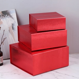 Boîte cadeau magnétique rouge haut <span class=keywords><strong>de</strong></span> gamme personnalisée avec doublure en éponge Boîte pliante en carton avec couvercle magnétique en relief - Product Image 1