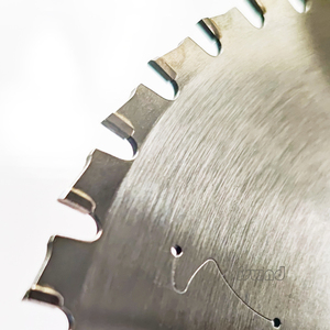Lame de <span class=keywords><strong>scie</strong></span> <span class=keywords><strong>circulaire</strong></span> à pointe en carbure de tungstène de qualité industrielle TCT pour la découpe de tôles de fer, de barres d'armature, de tuiles en acier coloré - Product Image 2