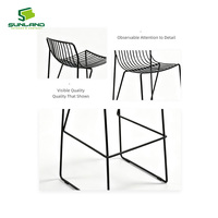 Base de tabouret de bar élégante en fil métallique avec dossier, chaise de bar en acier hauteur comptoir pour café, bistrot, restaurant, usage commercial intérieur/extérieur