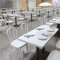 Meubles de restaurant modernes, structure en métal blanc, plateau en contreplaqué, chaises et table pour restauration rapide, café, salon d'hôtel