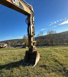 รถขุดตีนตะขาบ CAT325F ของ Caterpillar สหรัฐอเมริกา |   รถขุดตีนตะขาบแบบไม่มีท้าย ขนาด 25 ตัน รุ่น 320 323 325 330 สำหรับงานขุดลึก - Product Image 6