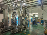 Balances électriques les plus populaires de 30g 50g 72g Machine VFFS Machine à emballer automatique pour le pesage des granules et l'étiquetage des frites de patate douce
