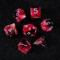 Ensemble de dés en résine rouge et noir à 7 pièces avec accents en feuille d'or, dés polyédriques à bords tranchants pour DND RPG