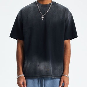 เสื้อยืดคอตตอน 100% หนัก 275 GSM สไตล์วินเทจ ล้างสีแบบสเปรย์ ทรงโอเวอร์ไซส์ แต่งดีเทลขาดๆ สำหรับผู้ชาย พร้อมโลโก้แบบสั่งทำ - Product Image 1