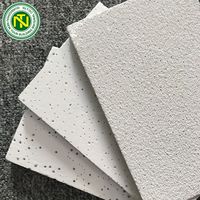 Plafond suspendu insonorisant en fibres minérales acoustiques