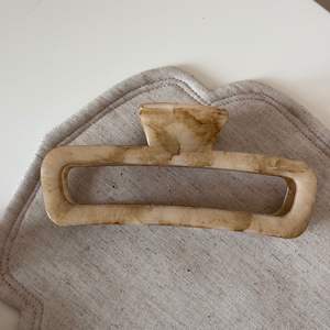 Pince à cheveux en plastique de grande taille, motif marbré teinté couleur abricot, style nordique - Product Image 5