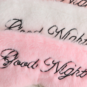 One Step Venta al por mayor Faux Fur Silk Plush Eye Cover Plush Fluffy Soft Lovely Faux OEM Patrón bordado Sleeping Fur Eye Mask - Product Image 2