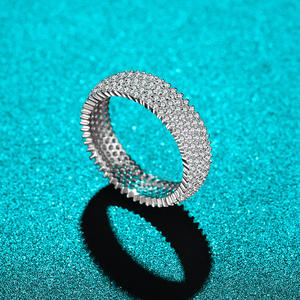 Anillos de Eternidad de Lujo con 9 Micro Moissanitas VVS1 de 1.1mm en Forma de Neumático, Plata de Ley 925 con Baño de Rodio, Joyería Personalizada para Mujer - Product Image 4