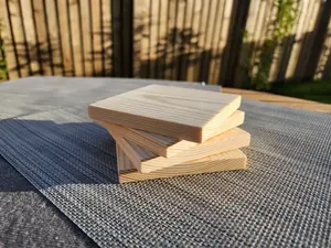 Dessous de verre en bois faits à la main en bois de manguier avec surface polie pour le placement de boissons chaudes et froides dans des maisons élégantes - Product Image 3