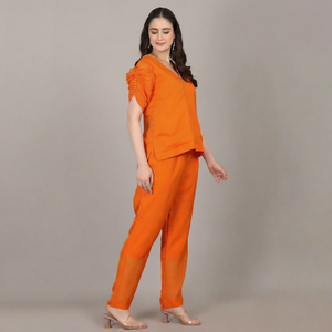 Conjunto Tradicional Real de 2 Piezas en Cordón Color Naranja con Cuentas de Lentejuelas y Bordado de Hilo Dana, Prenda Elegante - Product Image 1
