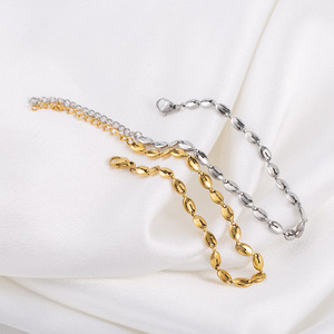 Chaîne en acier titane plaqué or 18 carats pour femme Yunnique, motif grain de café, design géométrique, bijou élégant et tendance, cadeau - Product Image 1
