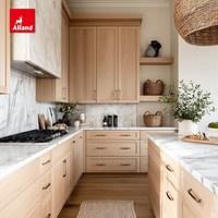 Armoires de cuisine Alland Cabinets, style rustique farmhouse, chêne blanc massif, bords droits, style Shaker