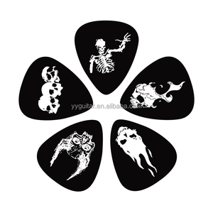 Vente en gros de plectres de guitare/basse en celluloid noir à motif crâne de feu, personnalisables avec votre marque, imprimés numériquement en couleur, imperméables et durables - Product Image 3