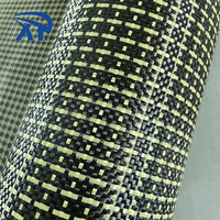 Tissu hybride carbone-aramide léger et haute résistance, trois fibres de carbone et une fibre d'aramide, produit en Kevlar