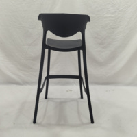 Tabourets en plastique minimalistes modernes pour usage commercial, tabourets de bar en plastique résistants aux intempéries, tabourets de bar hauts pour cafés et salles d'arcade