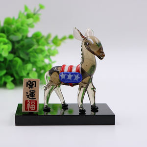 تمثال حمير زجاجي مزخرف بوزن الورق - Product Image 3