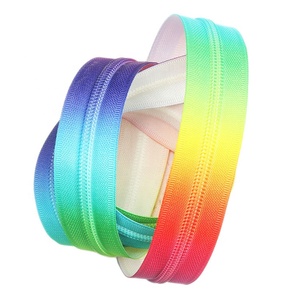 Venta al por mayor #3 cremalleras de nailon cremalleras baratas para coser Oem cremallera personalizada para prendas cremalleras de nailon rollo de cinta - Product Image 5