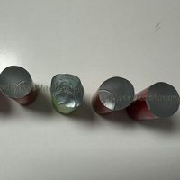 Machine automatique de rétrécissement et de roulage de capsules pour le sertissage de bouchons en aluminium de bouteilles de brandy
