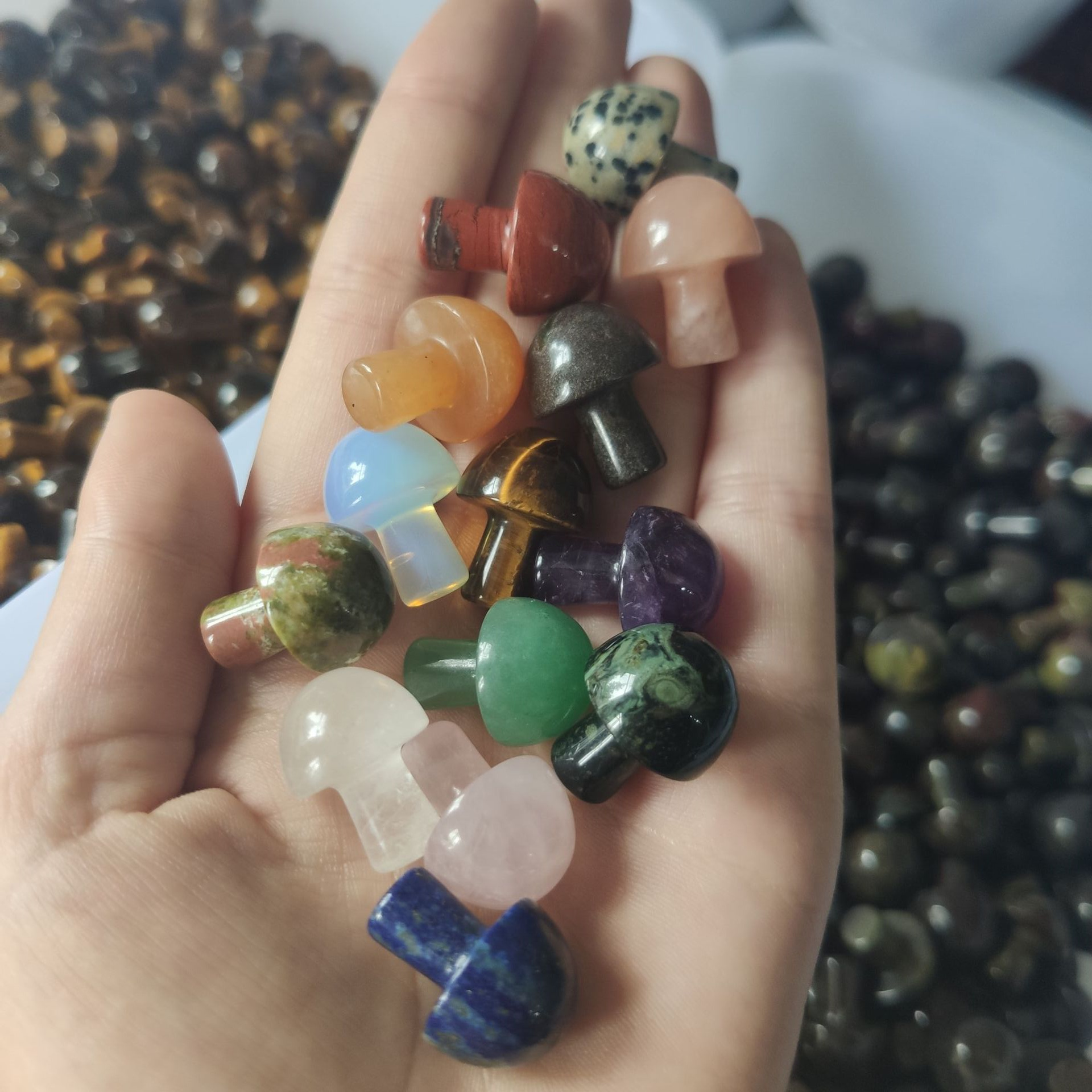 Оптовая продажа, натуральный кварц 2 см, мини-кристалл, лечебные камни, хрустальные ремесла, Хрустальный гриб