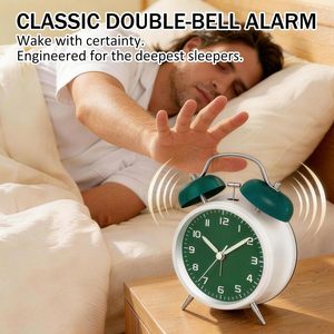 Réveil analogique silencieux à quartz de 4,5 pouces avec double <span class=keywords><strong>cloche</strong></span> pour les gros dormeurs, horloge de table en métal, cadran à contraste élevé, rétroéclairage double - Product Image 2