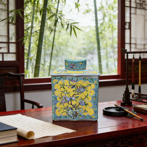 Jarrón Cuadrado Plano <span class=keywords><strong>de</strong></span> Cerámica con Tapa, <span class=keywords><strong>de</strong></span> Porcelana China Famille Rose, con Base Verde Turquesa y Motivos Florales y <span class=keywords><strong>de</strong></span> Aves en Panel Reservado - Product Image 2