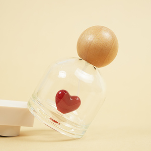 Nouveau design – Flacon de parfum en verre artisanal de 100 ml avec pulvérisateur à pompe, cœur rouge, personnalisation possible à l'intérieur, MOQ 500 pièces - Product Image 3