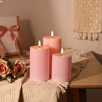 Ensemble de 4 bougies LED à flamme vacillante en cire de paraffine 3D à flamme réelle rose à rayures de Matti pour la décoration de la maison