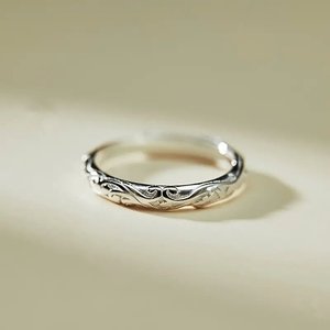 Anello alla Moda con Motivo Floreale, Design Minimalista ed Elegante, Gioiello da Indossare Quotidianamente per Donne - Product Image 2