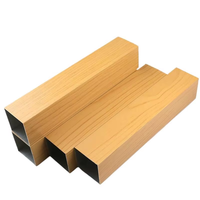 Nuevo diseño Restaurante Techo Grano de madera Materiales de aluminio Productos En FORMA DE U Azulejos de techo de metal Panel de techo