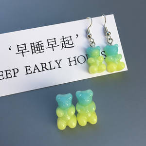 Nuevos pendientes de gota de oso de gelatina de resina bonitos de alta calidad a la moda Ombre Color caramelo Gummy Bear Clips en pendientes para niñas y niños - Product Image 5