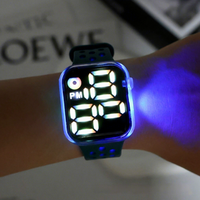 Montre numérique LED pour étudiants, simple, carrée, en plastique, lumineuse et colorée, vente en gros d'usine 2026
