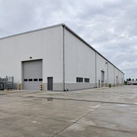 Atelier en acier structurel personnalisé, panneaux composites isolés, accès pratique, entrepôt métallique, bâtiment de fabrication industrielle