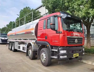 Autocisterna Sinotruk 8X4 Nuova <span class=keywords><strong>a</strong></span> Diesel con Serbatoio in Acciaio al Carbonio/Lega di Alluminio in Vendita - Product Image 1
