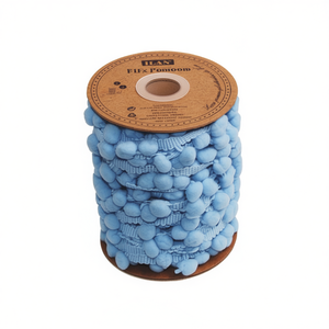 Nastro con pompon 2 cm x 18 m per artigianato e decorazioni - Product Image 1