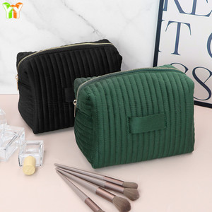 Sac cosmétique en velours avec fermeture éclair, sac de rangement portable pour articles de toilette, sac de rangement grande capacité pour produits de soin de la peau - Product Image 2