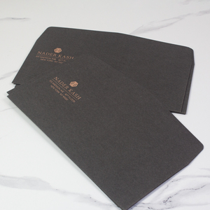 Enveloppe professionnelle personnalisée haut de gamme en papier texturé avec logo en feuille d'or rose, finition mate, pour bijoux, cadeaux et invitations - Product Image 6