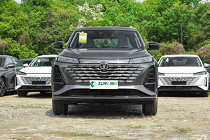 Nouveau Changan CS75 <span class=keywords><strong>Plus</strong></span> 2025 1.5T 188ch SUV Compact Automatique à Traction Avant Essence avec Régulateur de Vitesse Adaptatif et Toit Ouvrant Panoramique - Product Image 2