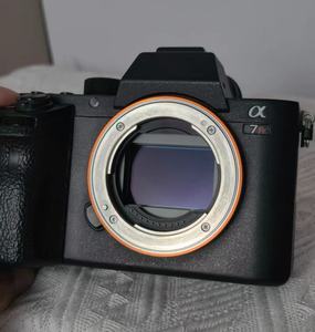 Appareil photo hybride Sony A7R II d'occasion, 42,4 MP plein format, vidéo 4K, bon état, prêt à être expédié - Product Image 6